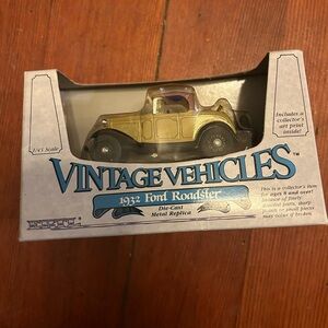 Ertl Toys 1/43 die cast metal replica